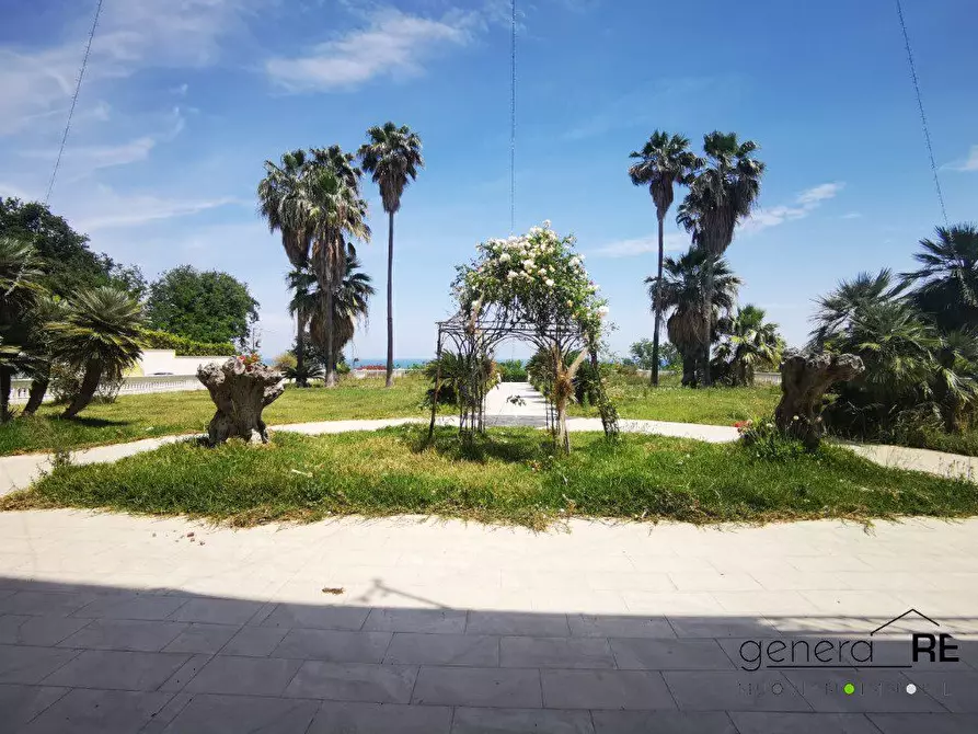 Immagine 9 di Negozio in vendita  a Francavilla Al Mare