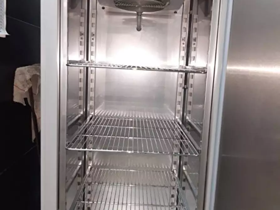 Immagine 6 di Negozio in vendita  a Pescara