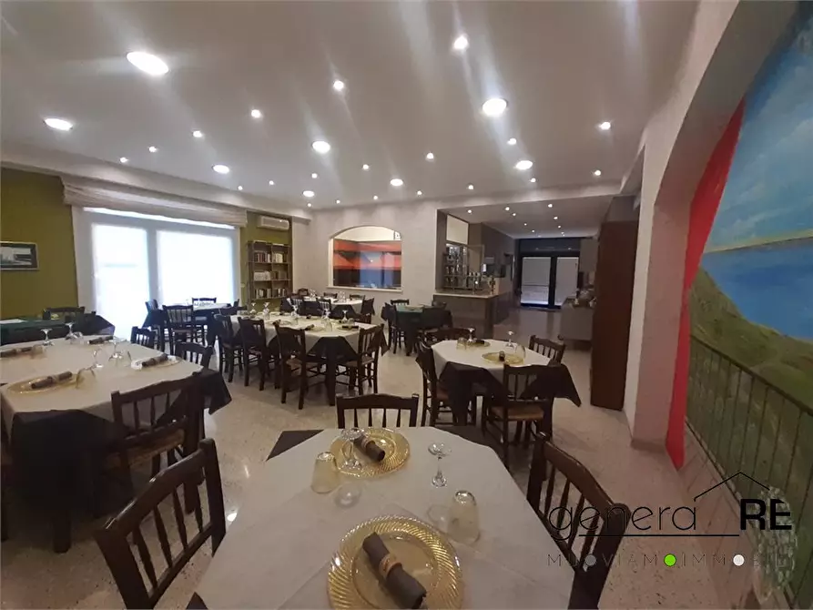 Immagine 7 di Negozio in vendita  a Pescara