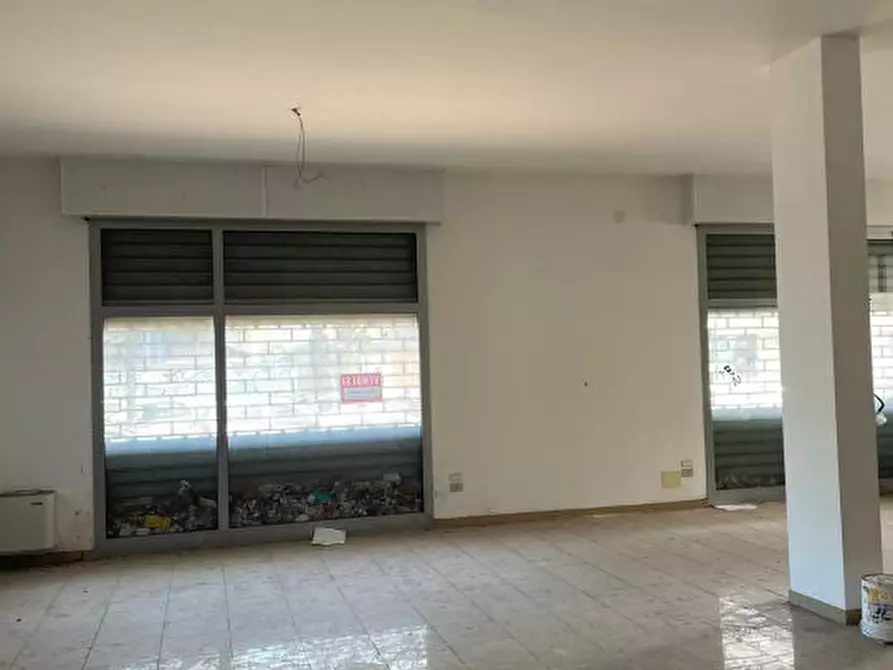 Immagine 6 di Negozio in vendita  a Pescara