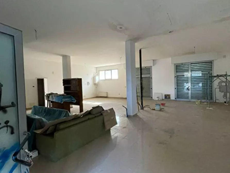 Immagine 7 di Negozio in vendita  a Pescara