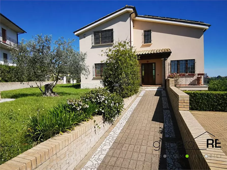 Immagine 2 di Villa in vendita  a Torrevecchia Teatina