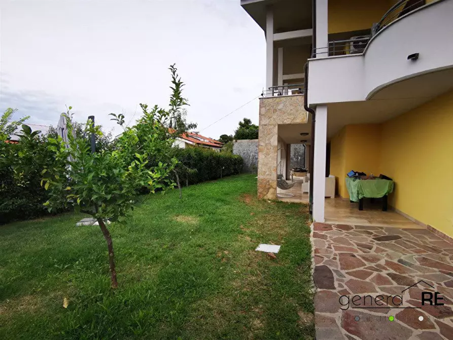 Immagine 1 di Villa in vendita  a Pescara