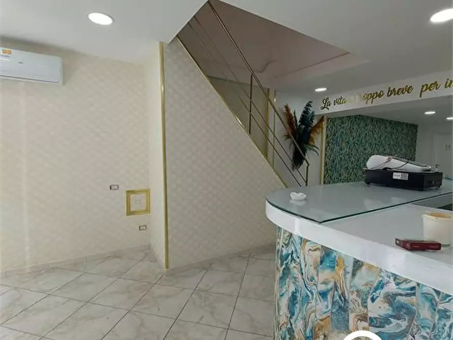 Immagine 2 di Negozio in affitto  a Caivano