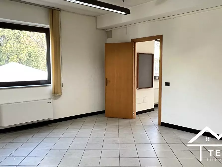 Immagine 8 di Negozio in vendita  a Cantalupo In Sabina