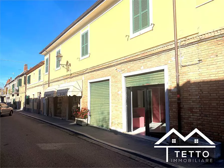 Immagine 1 di Negozio in affitto  16/B a Forano