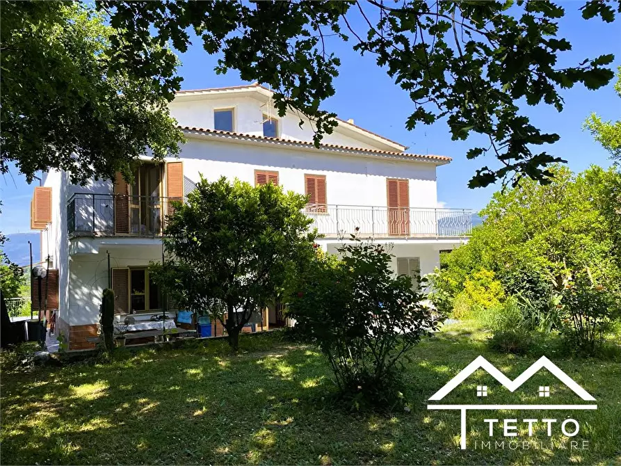 Immagine 1 di Villa in vendita  5 a Forano