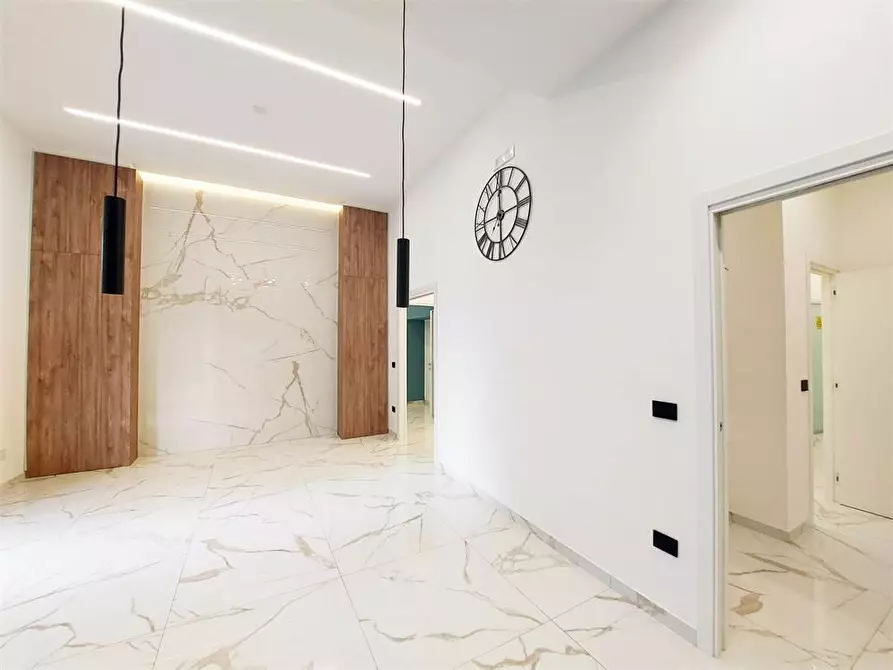Immagine 4 di Negozio in affitto  107 a Frattamaggiore