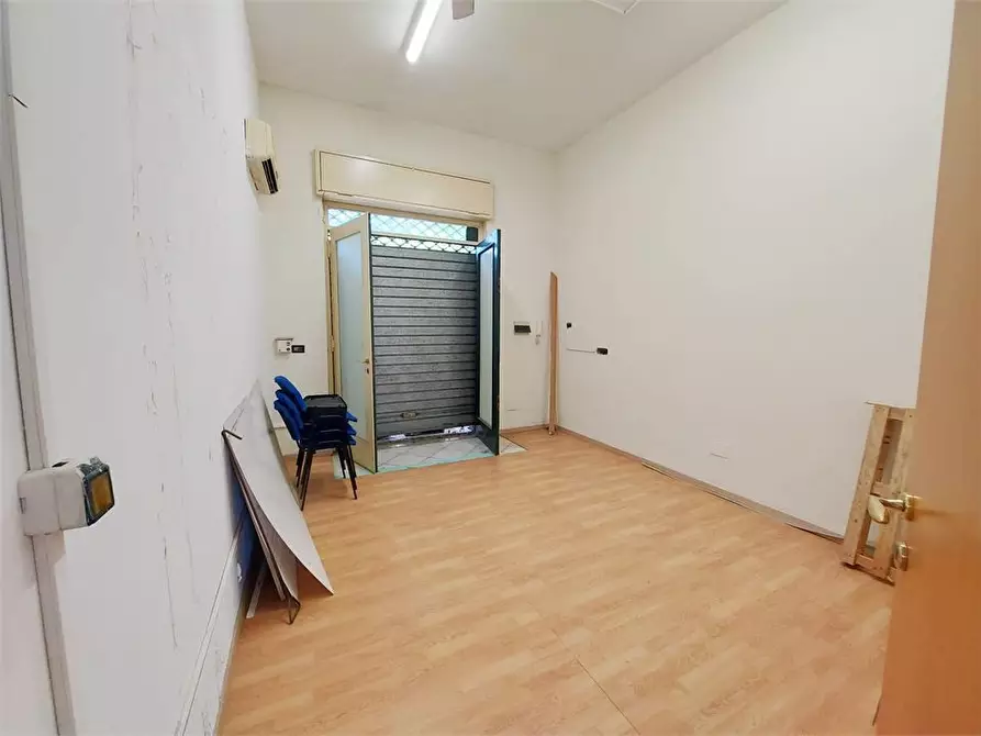 Immagine 8 di Licenza in affitto  79 a Afragola