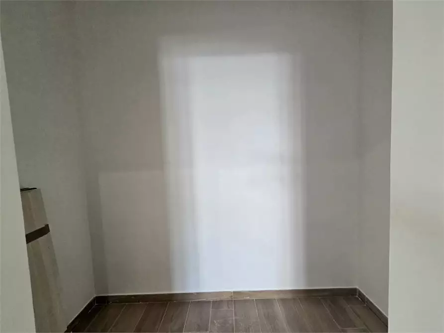 Immagine 8 di Ufficio in affitto  76 a Casoria