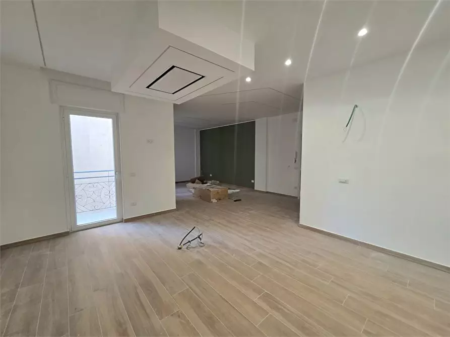 Immagine 4 di Ufficio in affitto  76 a Casoria