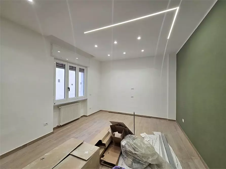 Immagine 3 di Ufficio in affitto  76 a Casoria