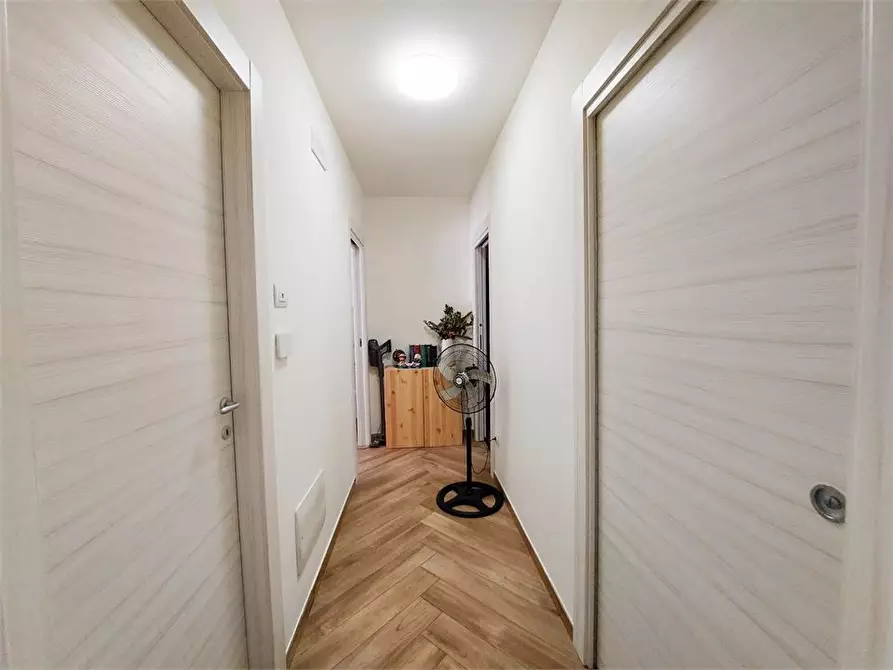 Immagine 10 di Appartamento in vendita  28 a Orta Di Atella