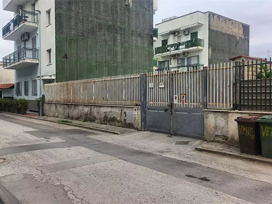 Immagine 1 di Garage in vendita  a Casoria