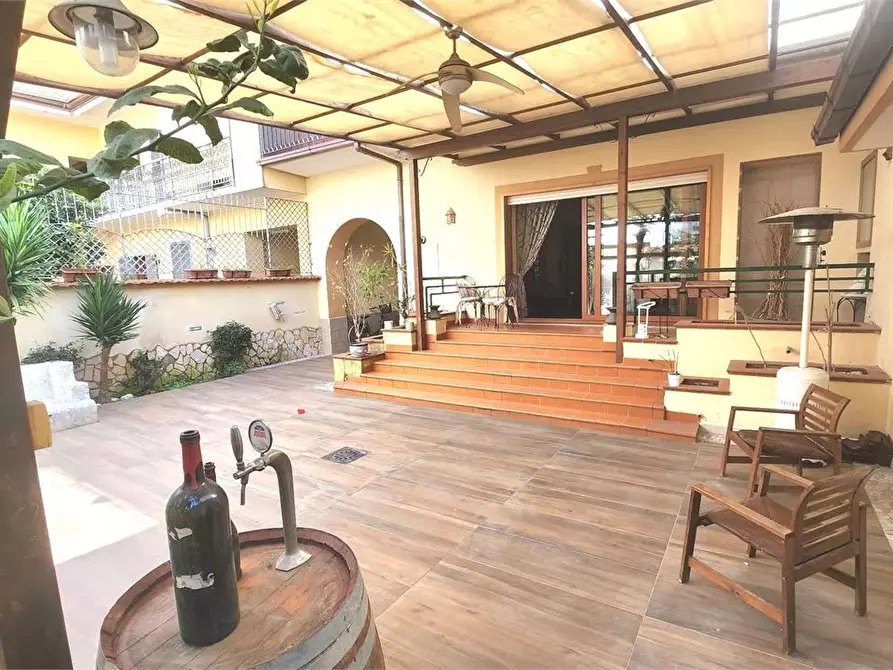 Immagine 1 di Villa in vendita  a Casoria