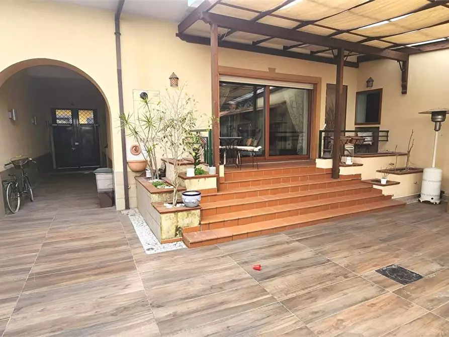 Immagine 2 di Villa in vendita  a Casoria