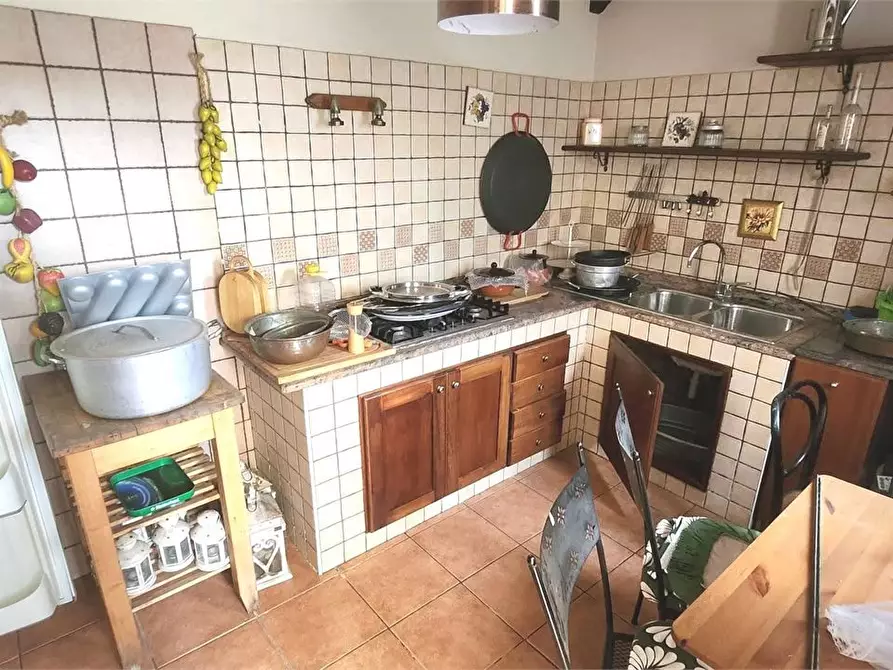 Immagine 10 di Palazzo in vendita  a Casoria