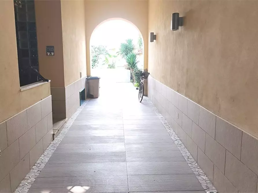 Immagine 3 di Palazzo in vendita  a Casoria