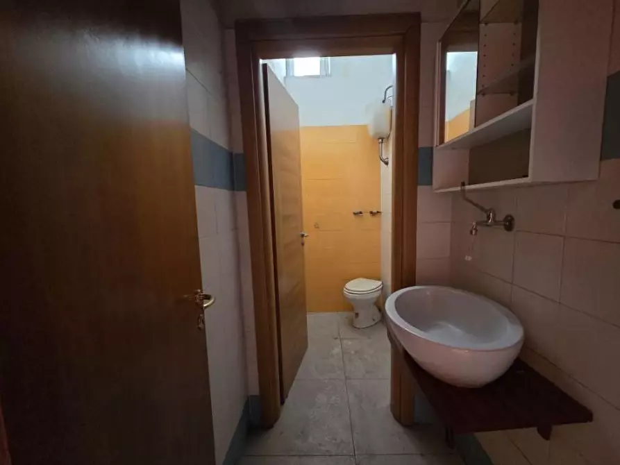 Immagine 5 di Negozio in vendita  70 a Casoria