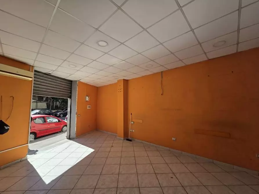 Immagine 1 di Negozio in vendita  70 a Casoria