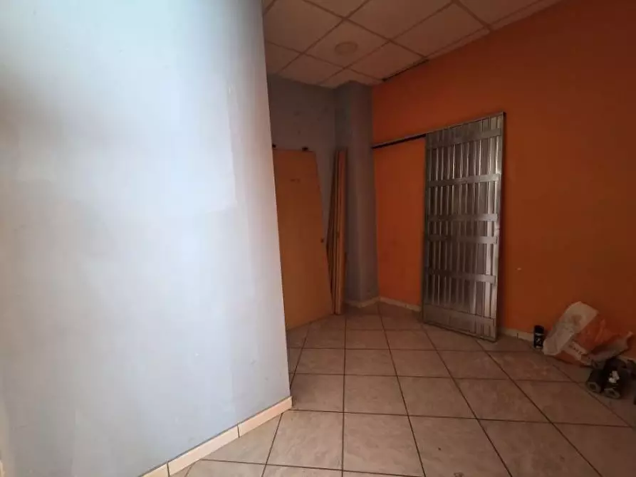 Immagine 4 di Negozio in vendita  70 a Casoria