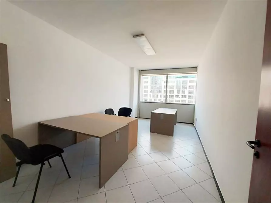 Immagine 1 di Ufficio in vendita  Isola c/2 a Napoli