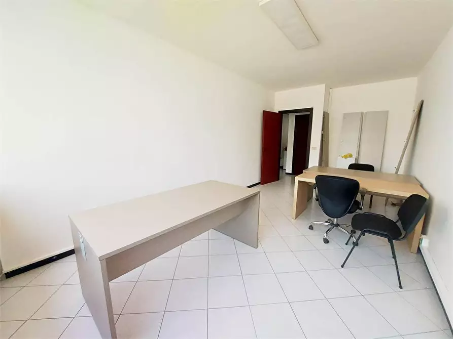 Immagine 4 di Ufficio in vendita  Isola c/2 a Napoli