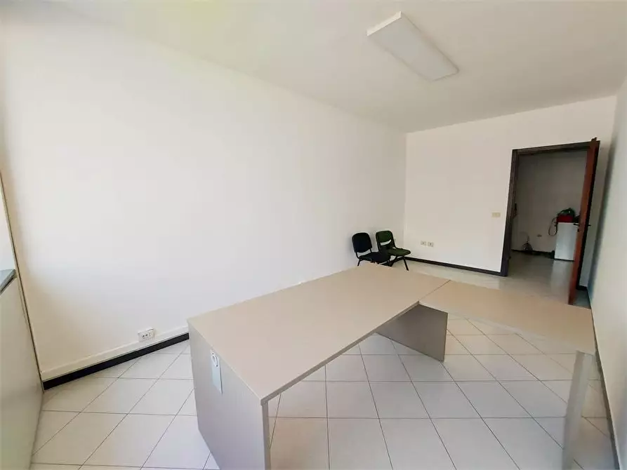 Immagine 8 di Ufficio in vendita  Isola c/2 a Napoli