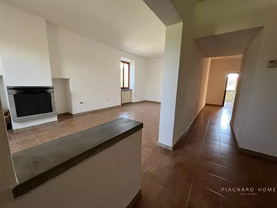 Immagine 2 di Appartamento in vendita  6 a Filattiera