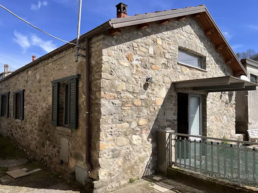 Immagine 1 di Casa indipendente in vendita  a Filattiera