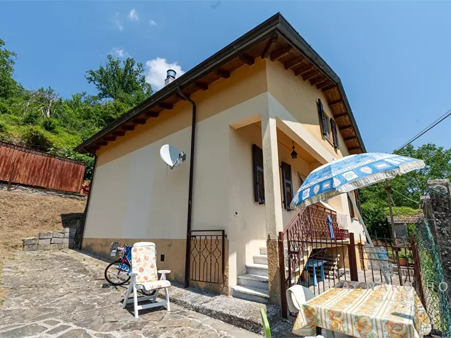 Immagine 2 di Casa indipendente in vendita  a Zeri