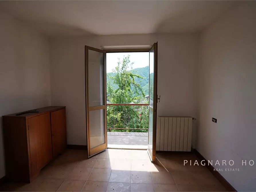 Immagine 10 di Casa indipendente in vendita  a Zeri