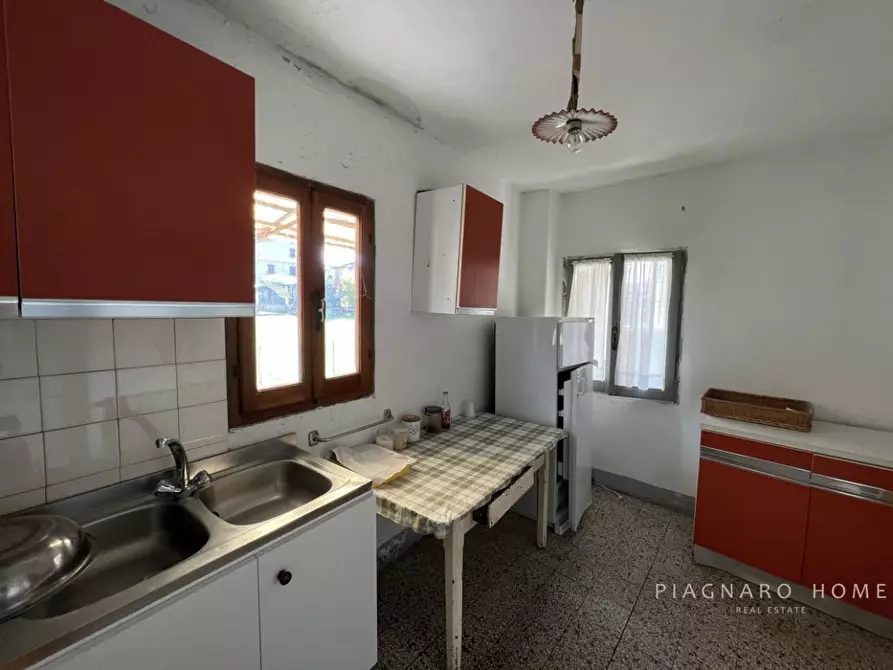 Immagine 5 di Rustico / casale in vendita  a Filattiera