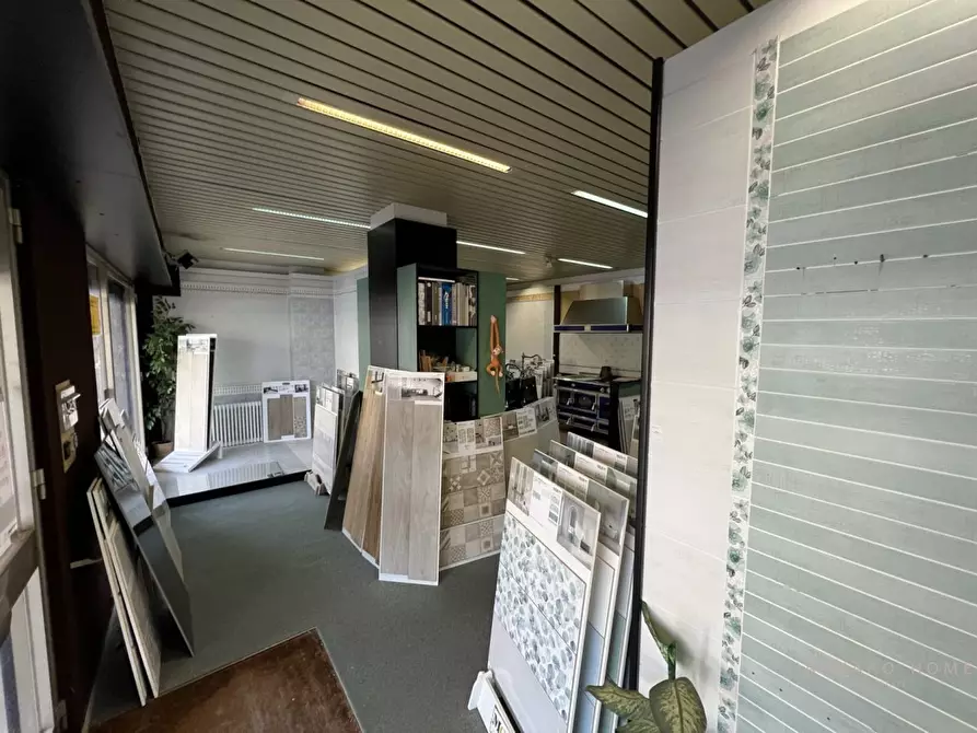 Immagine 4 di Negozio in vendita  11 a Pontremoli