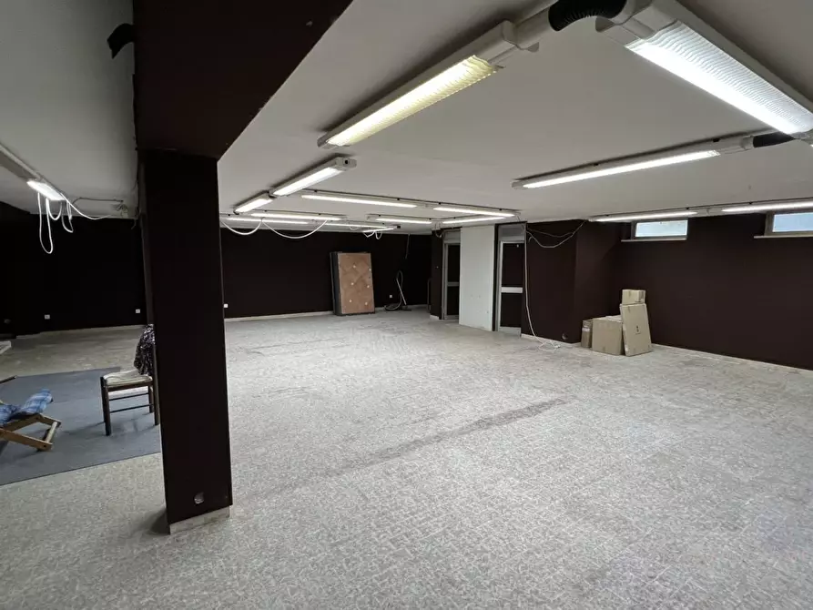 Immagine 8 di Negozio in vendita  11 a Pontremoli