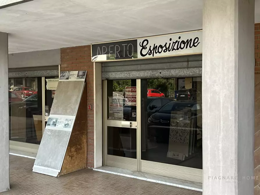 Immagine 1 di Negozio in vendita  11 a Pontremoli