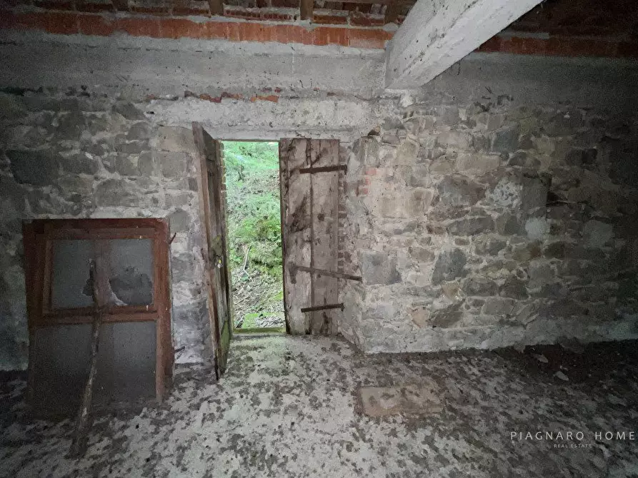 Immagine 9 di Magazzino in vendita  a Bagnone