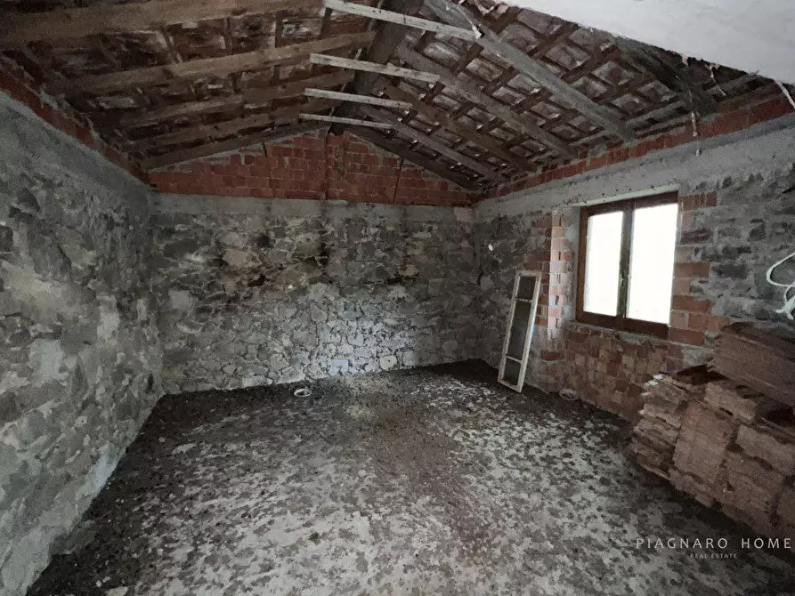 Immagine 10 di Magazzino in vendita  a Bagnone