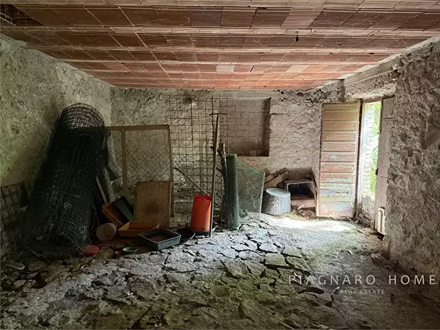 Immagine 2 di Magazzino in vendita  a Bagnone