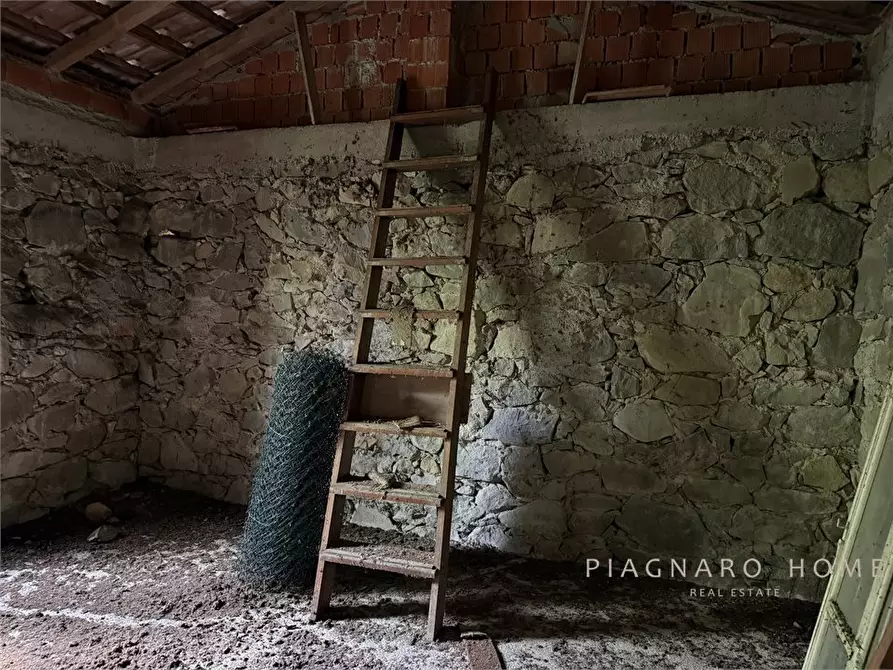 Immagine 3 di Magazzino in vendita  a Bagnone