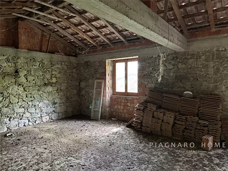 Immagine 5 di Magazzino in vendita  a Bagnone