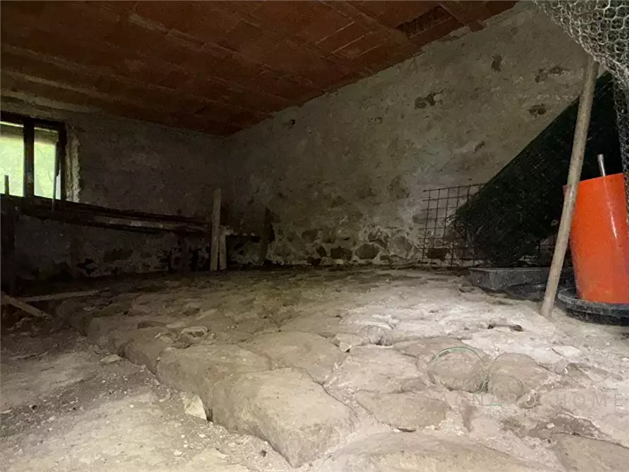 Immagine 7 di Magazzino in vendita  a Bagnone