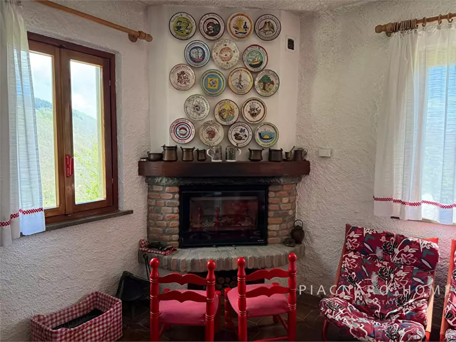 Immagine 2 di Casa indipendente in vendita  a Zeri