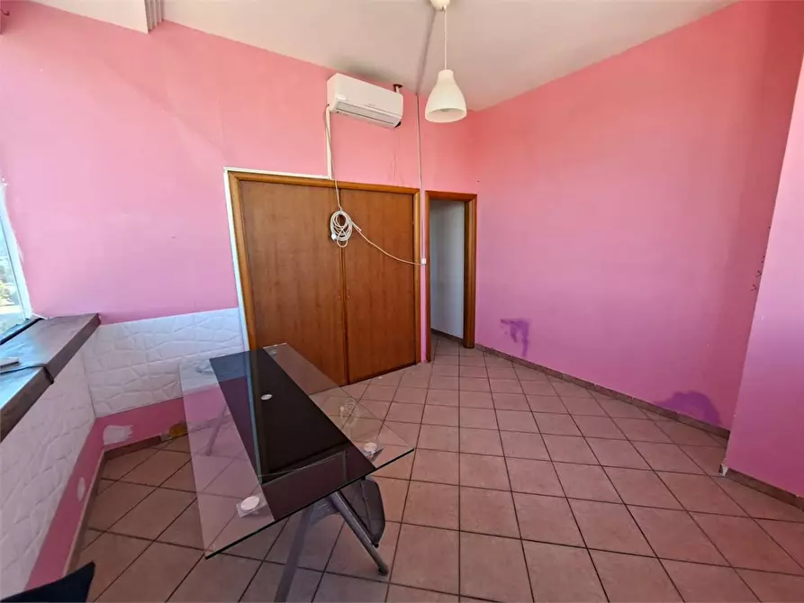 Immagine 10 di Ufficio in affitto  a Casalnuovo Di Napoli