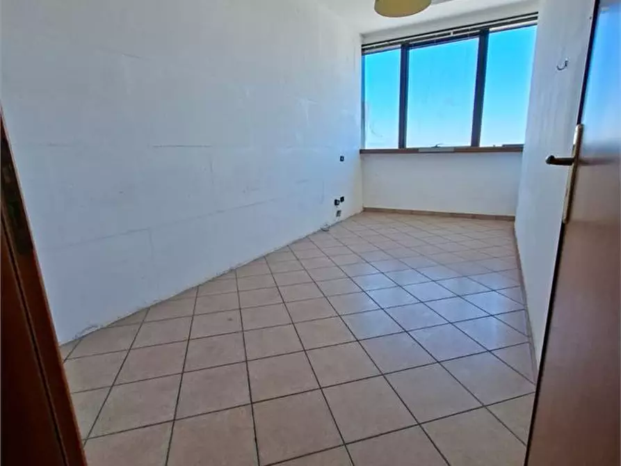 Immagine 4 di Ufficio in affitto  a Casalnuovo Di Napoli