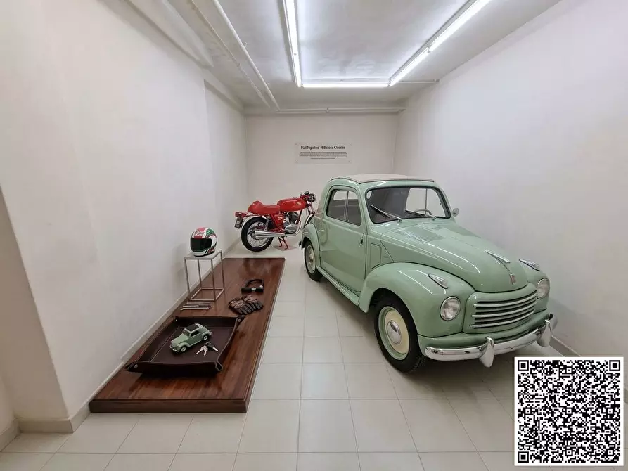 Immagine 7 di Garage in vendita  a Napoli