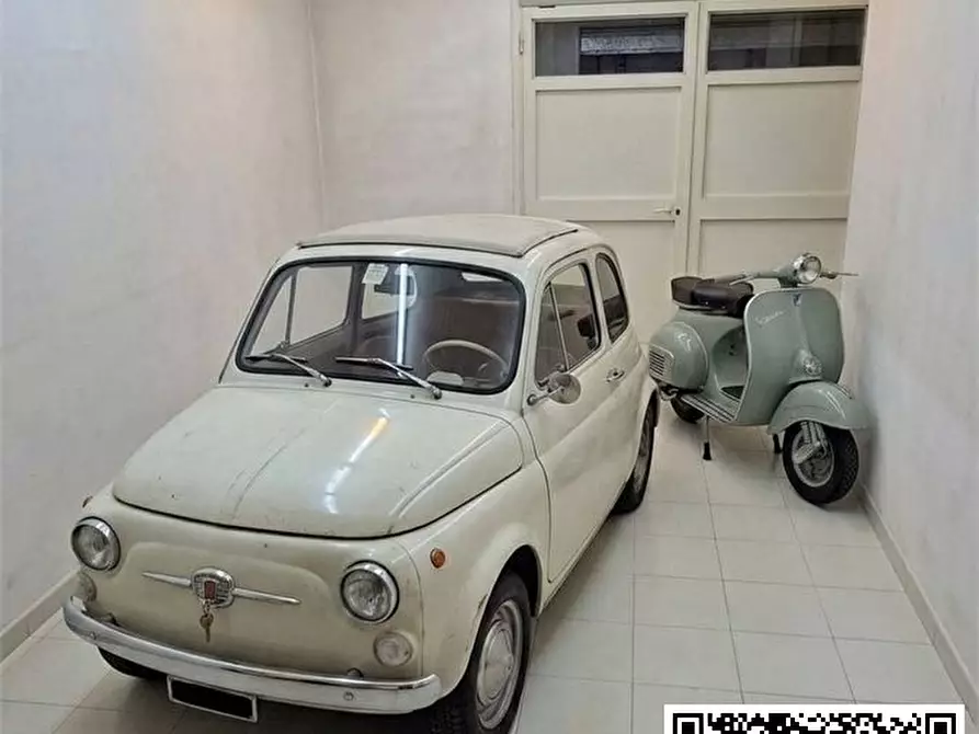 Immagine 5 di Garage in vendita  a Napoli