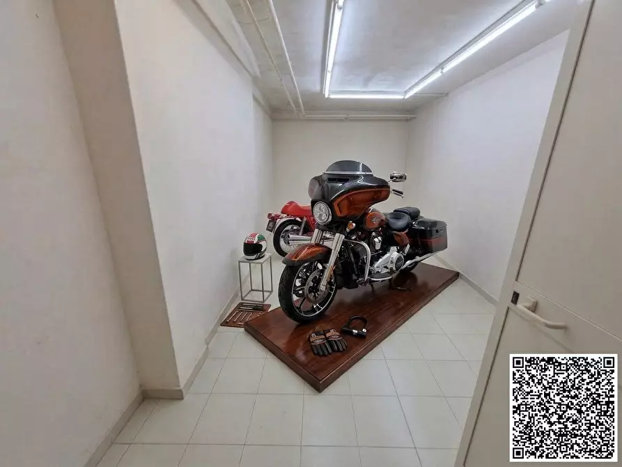Immagine 3 di Garage in vendita  a Napoli