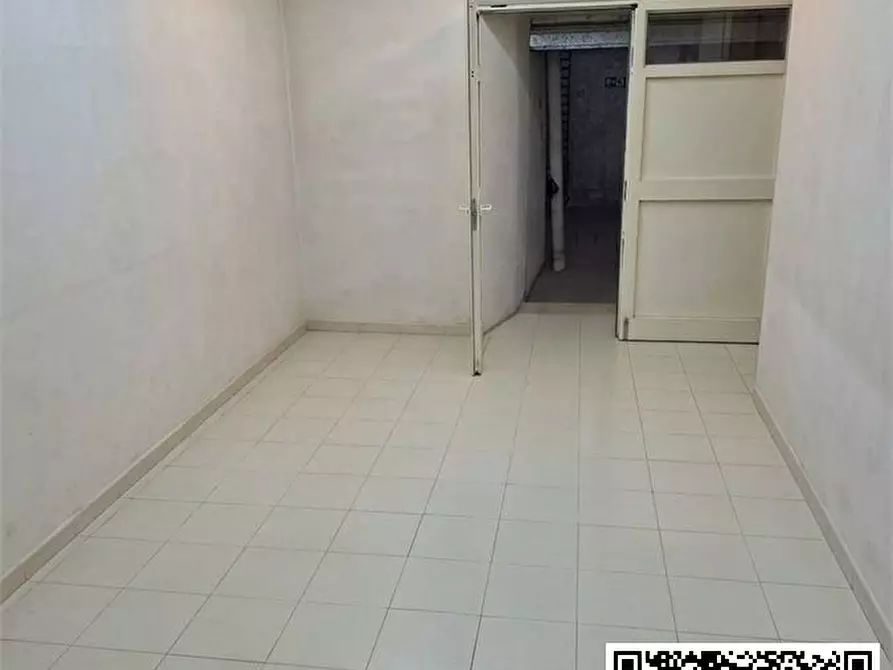 Immagine 9 di Garage in vendita  a Napoli