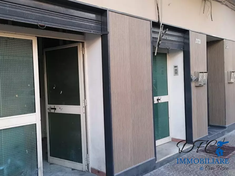 Immagine 1 di Negozio in affitto  a Afragola